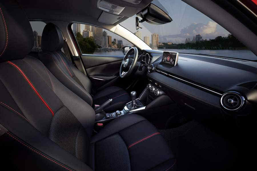 Mazda2_2015_interior_3
