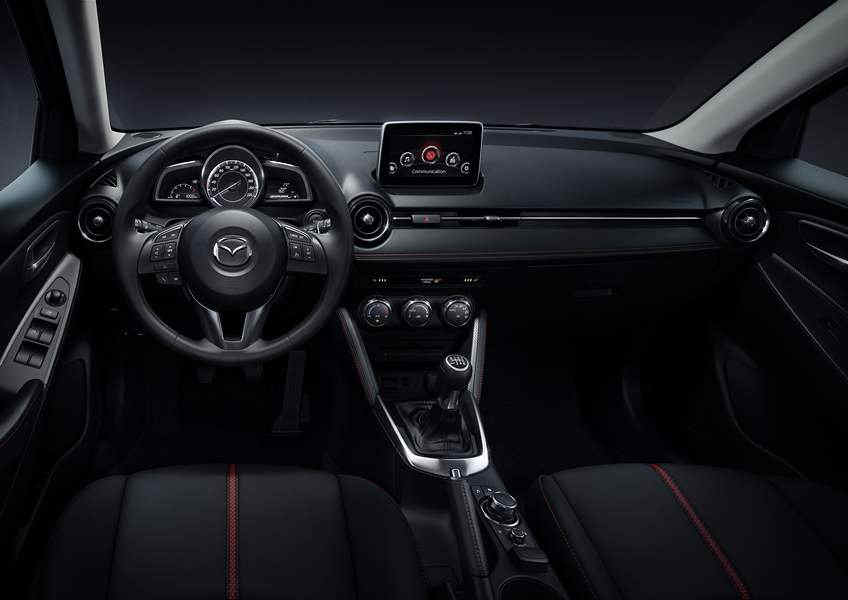 Mazda2_2015_interior_6