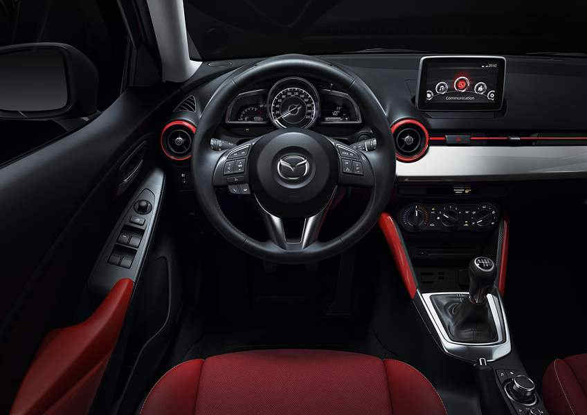 Mazda2_2015_interior_7