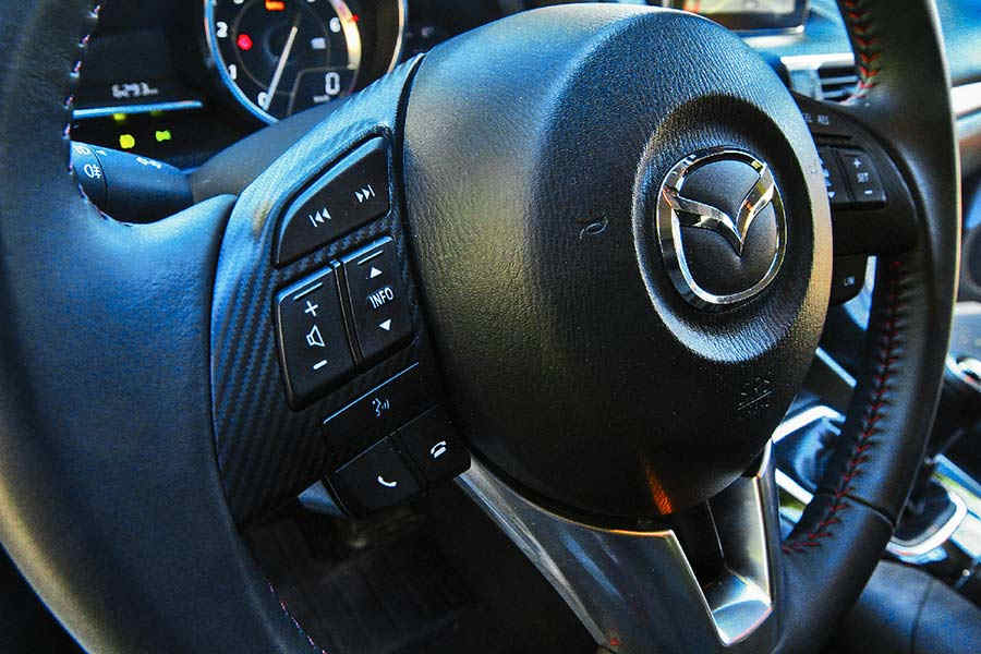 15_Mazda_Mazda3_Kit_estetico_Volante