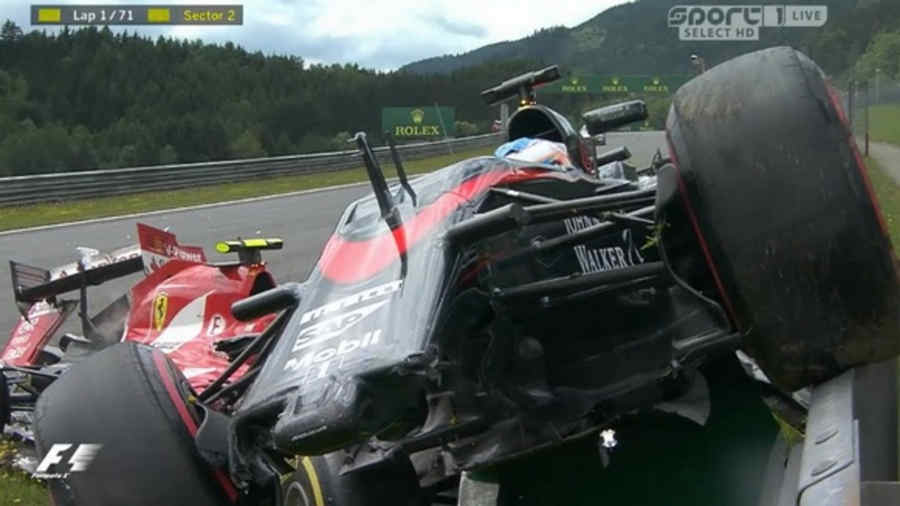 Formula-1-2015-Gp-Austria-incidente-Raikkonen-Alonso-1