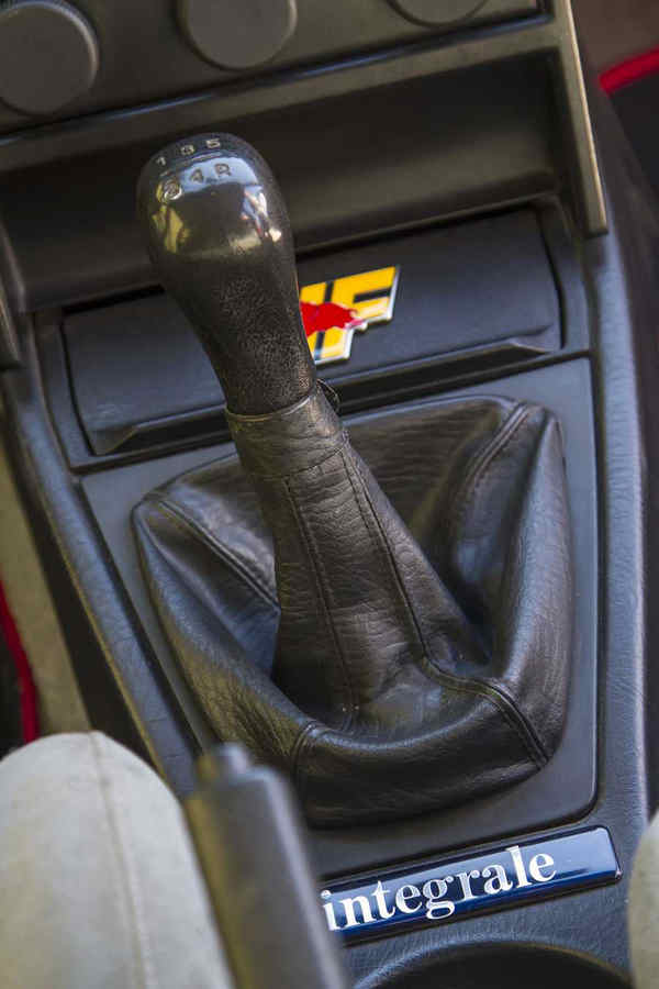 Lancia Delta Integrale 8v (16)