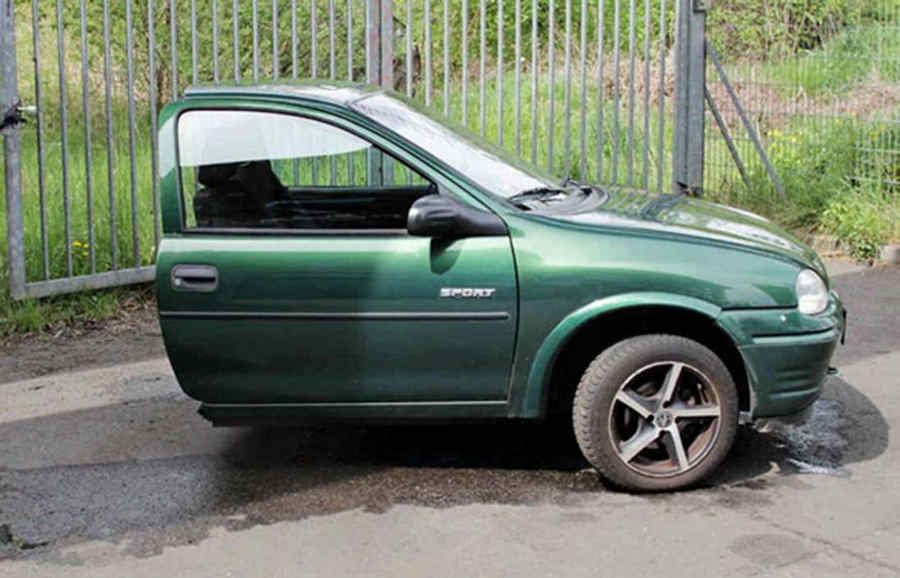 Auto divisa in due separazione dei beni