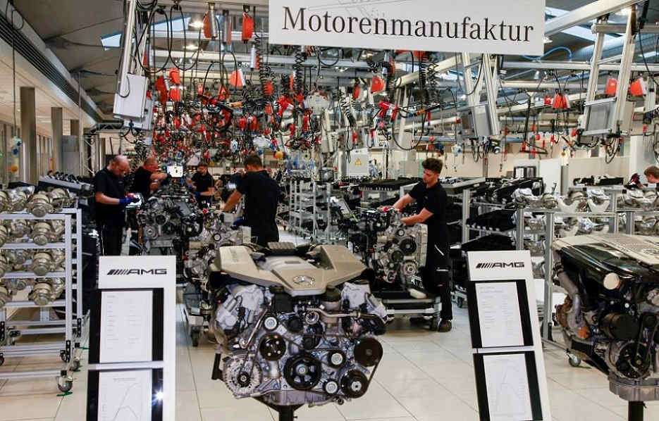 Motorenmanufaktur in Affalterbach: V12-Montagelinie