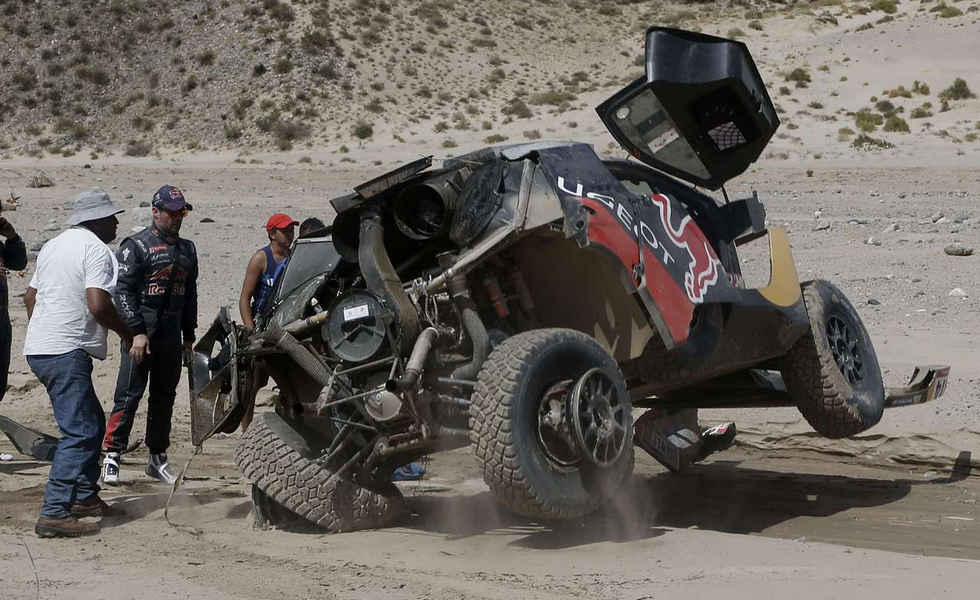 Dakar-2016-Peugeot-DKR-incidente-Loeb-2