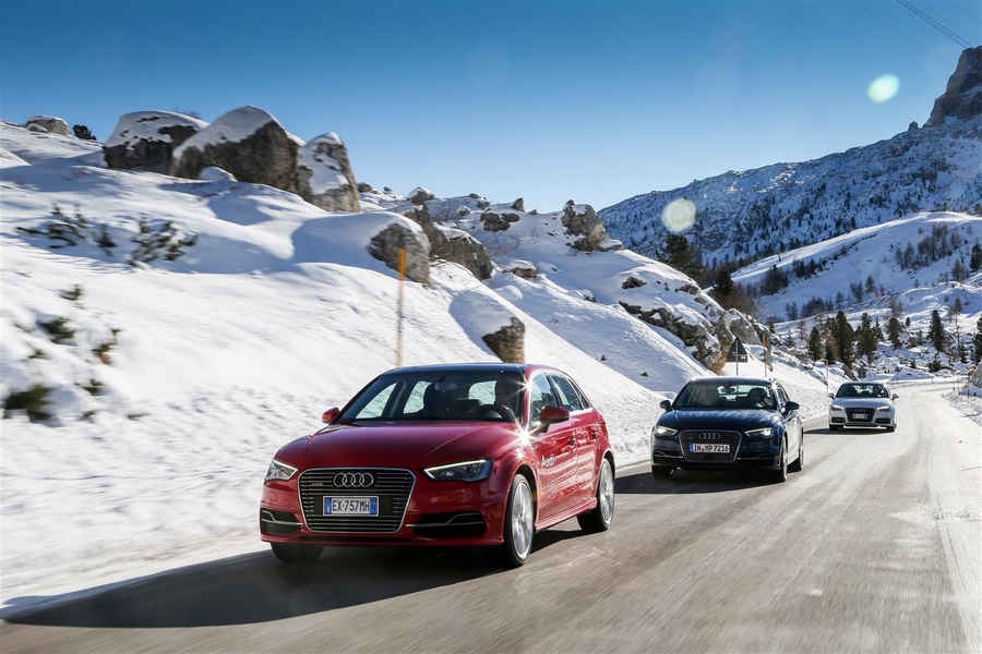 Audi-a3 E-tron in viaggio tra le montagne dell'Alta Badia