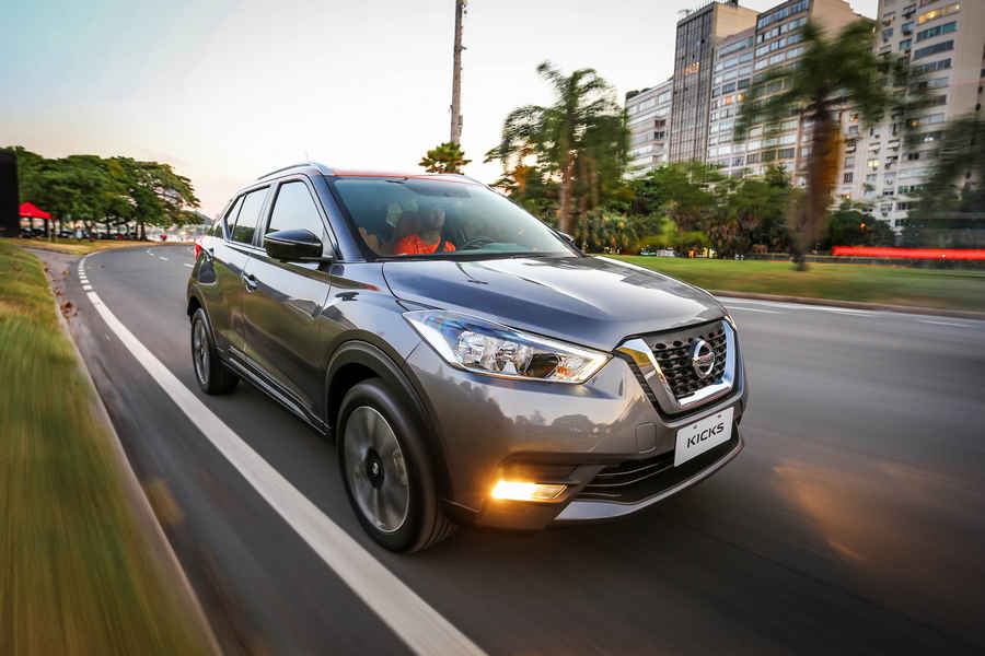 Nissan Kicks images