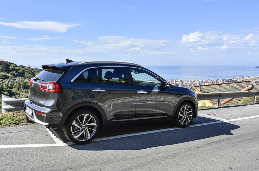 kia_niro_prime_foto_presentazione_2016_20