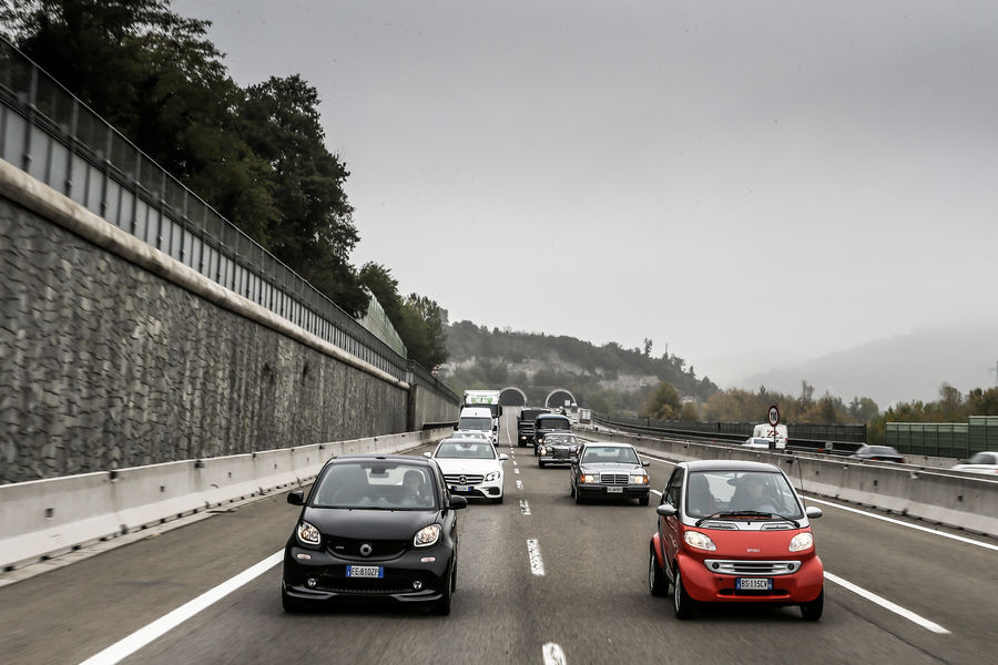 mercedes-benz-ritorno-al-futuro-autostrada-variante-di-valico-31