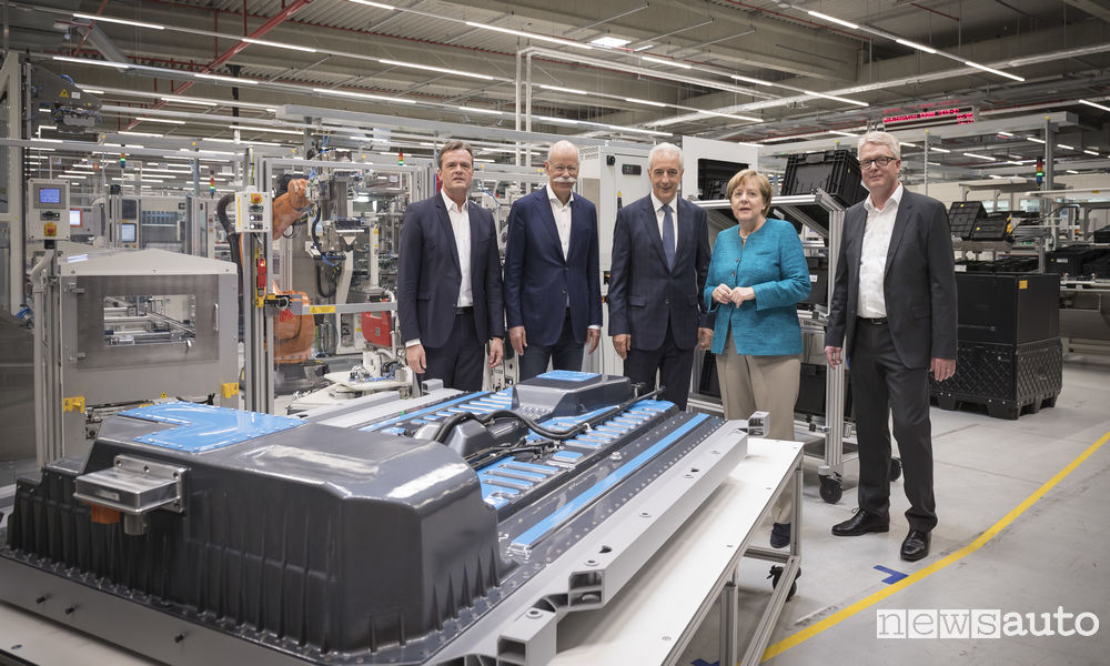 Daimler legt Grundstein für eine der größten und modernsten Batteriefabriken der Welt