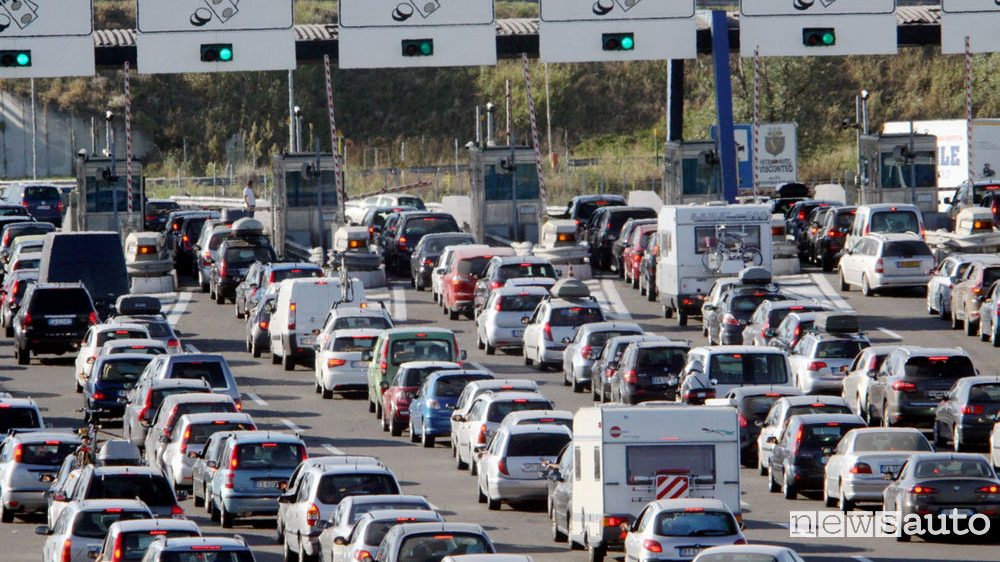 Previsioni traffico, date luglio con bollino rosso in autostrada
