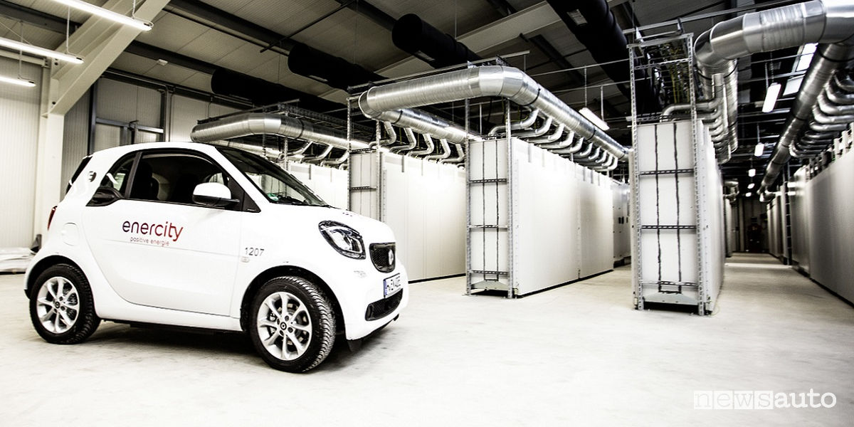 magazzino ricambi per auto elettriche