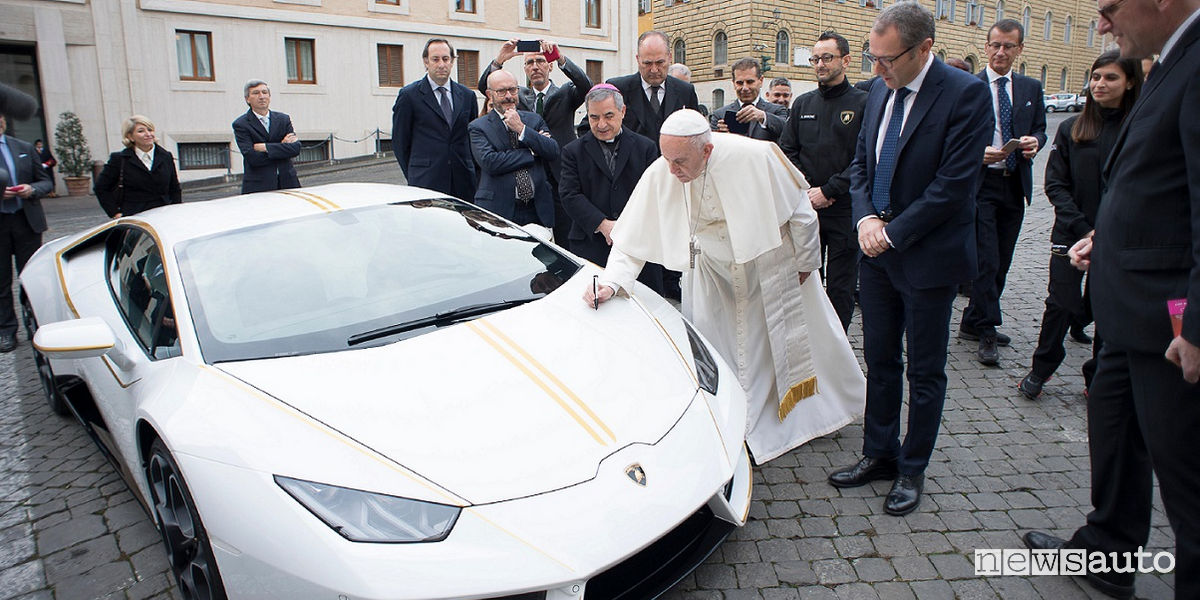 Lamborghini donata al Papa