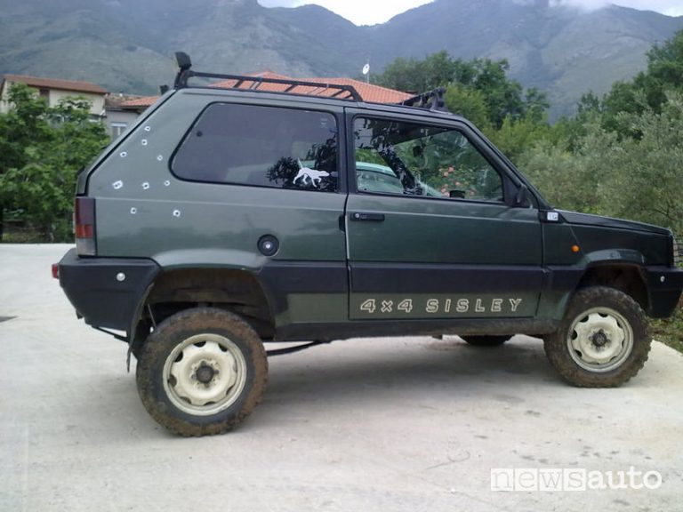 Fiat Panda 4x4 vecchio modello imprese impossibili