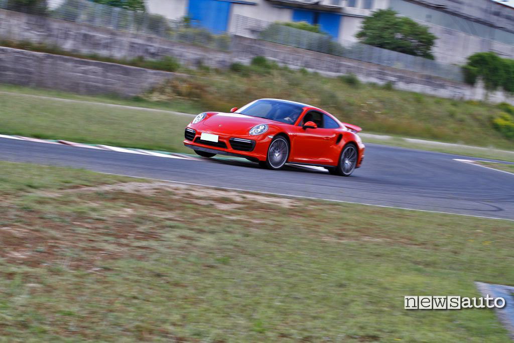 Porsche 991 Turbo prova in pista