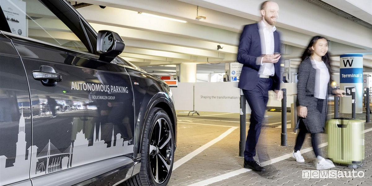 Parcheggio autonomo Volkswagen all'aeroporto di Amburgo