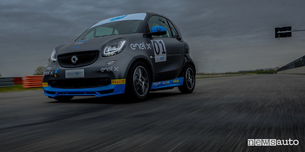 Smart elettrica da corsa EQ fortwo e-cup