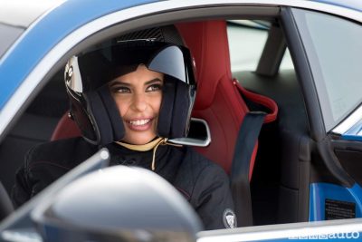 Donna al volante divieto di guida arabia