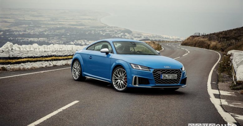 Vista di profilo Audi TTS Coupé 2018