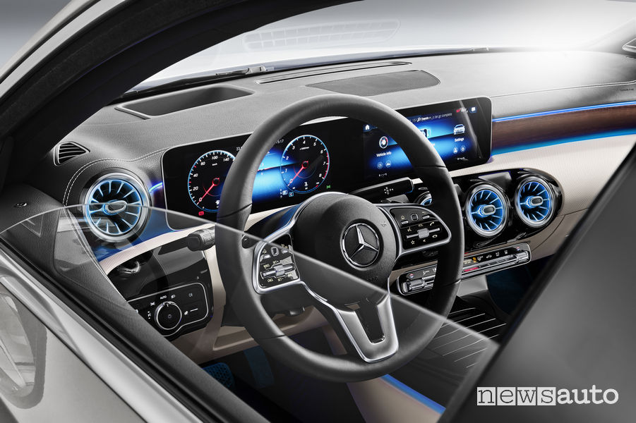 Mercedes-Benz Classe A Berlina 2019 AMG Line volante