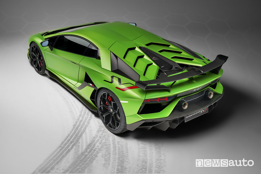Lamborghini_Aventador SVJ vista posteriore