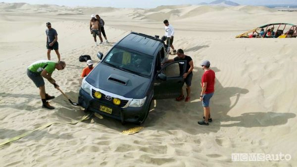 Viaggio in Sud America, con l'auto in fuoristrada sulle dune!