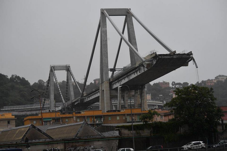 Crollo ponte a Genova
