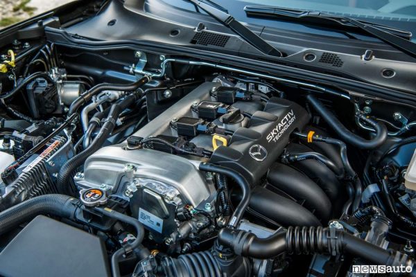 Motore Mazda MX-5 2019 lato collettori aspirazione
