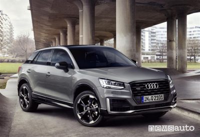 Audi Q2 2019 grigia, vista di profilo