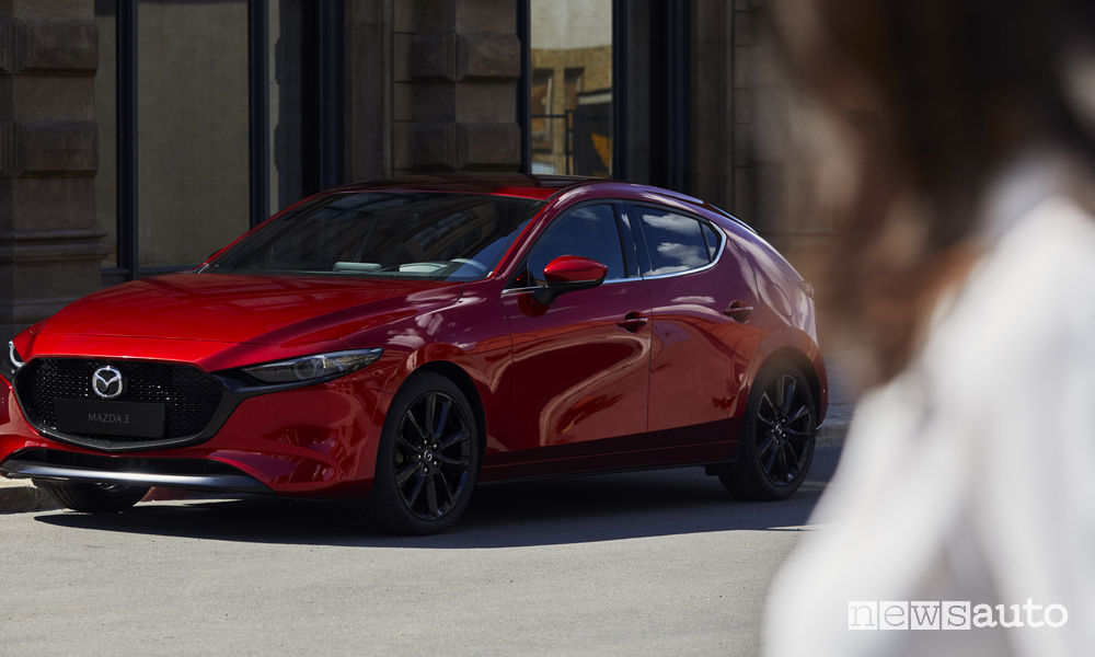 Nuova_Mazda3 hatchback, vista di profilo