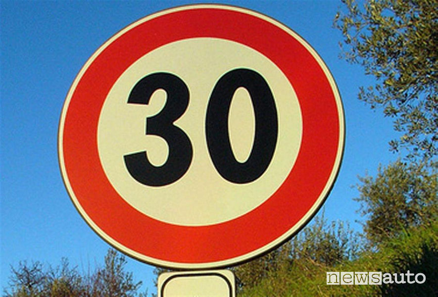 Limite velocità 30 km/h