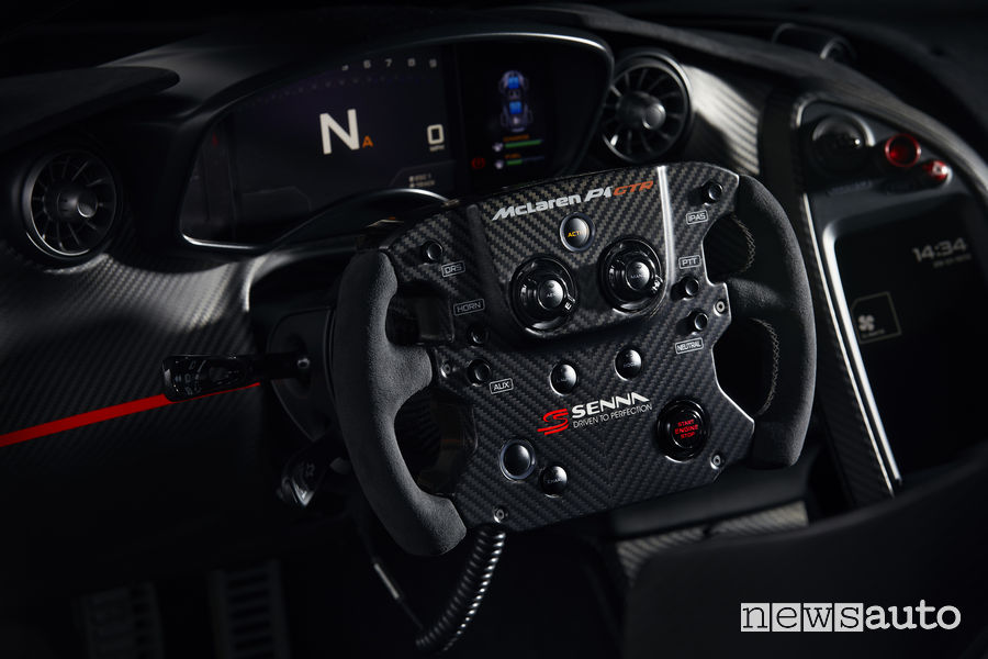 McLaren P1_GTR Senna, volante