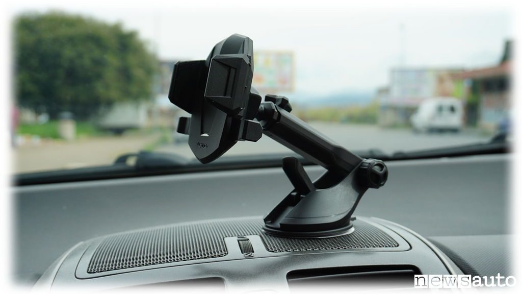 Spigen Transformer, supporto smartphone per auto