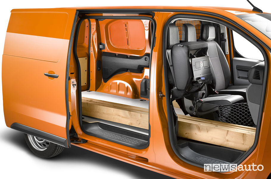 Opel Vivaro 2019, porta laterale scorrevole