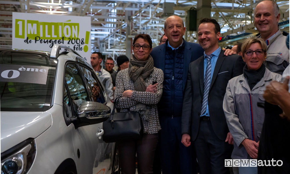Jean-Philippe Imparato sulla catena di montaggio della Peugeot 2008 arrivata ad 1 milione di unità prodotte