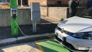 Ricarica auto elettriche Verona, la presa è nei pali della luce