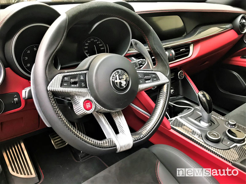 Alfa Stelvio Quadrifoglio NRING Romeo Ferraris, abitacolo