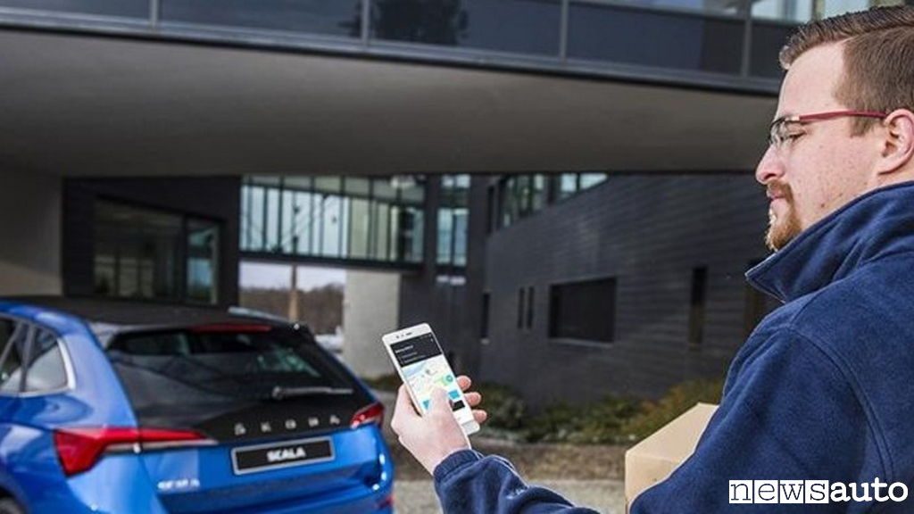 acquisti online consegna pacco in auto con Skoda auto DigiLab