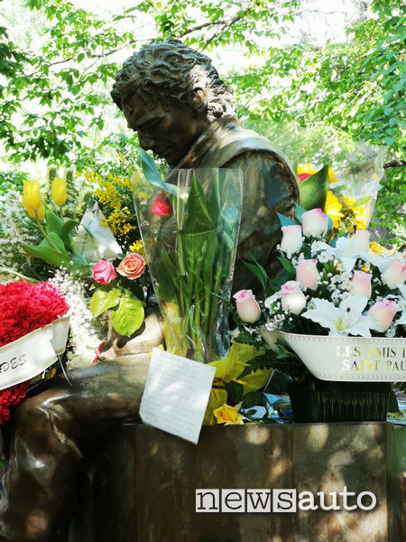 La statua di Ayrton Senna, monumento sul circuito di Imola dedicato al pilota brasiliano