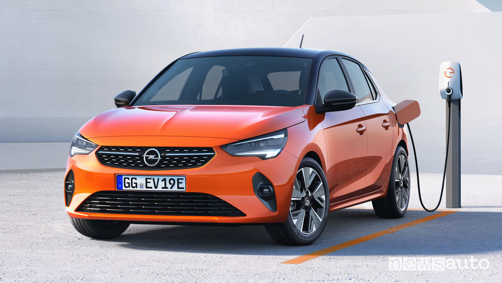 Opel Corsa-e elettrica ricarica