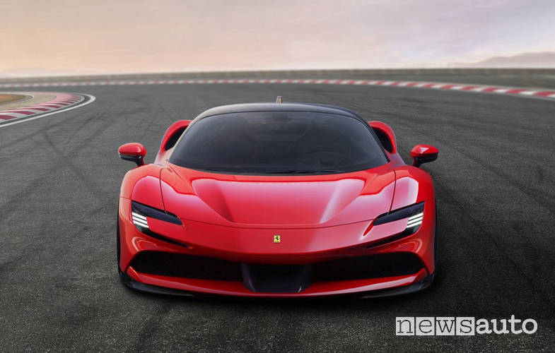 Ferrari SF90 Stradale frontale ibrida