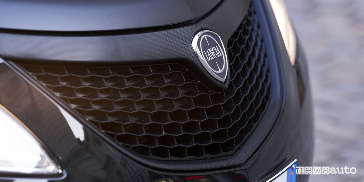 Lancia Ypsilon Black and Noir