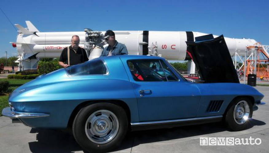 auto degli astronauti chevrolet corvette stingray