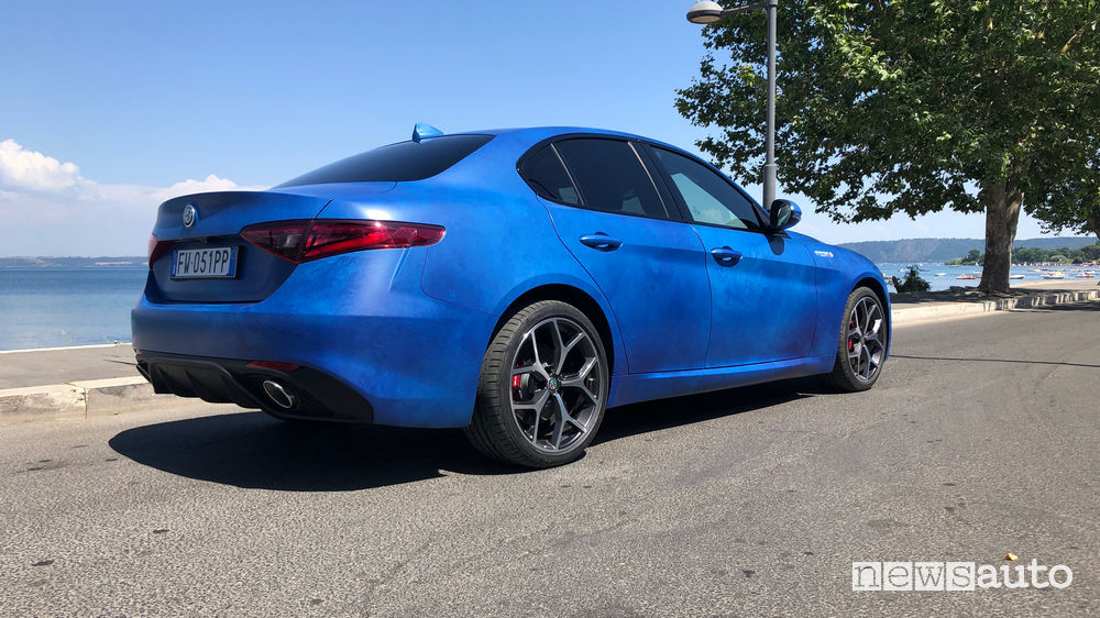 Alfa Romeo Gran Tour Auto sportiva wrappata noleggio Hertz Selezione Italia