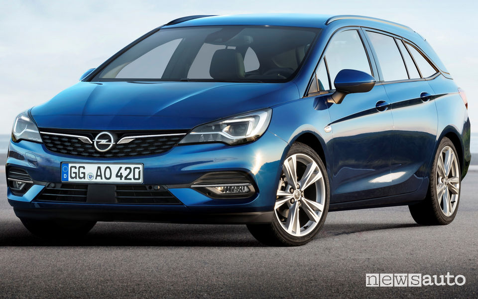 Opel Astra Sports Tourer 2020 vista di profilo