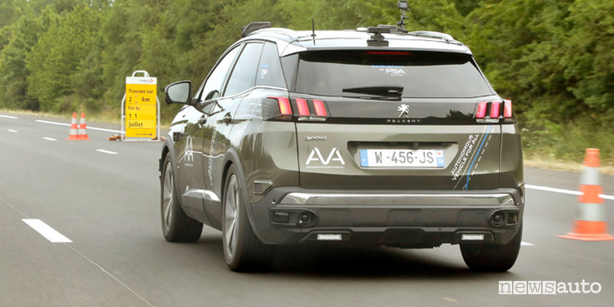 Guida autonoma in autostrada Peugeot 3008