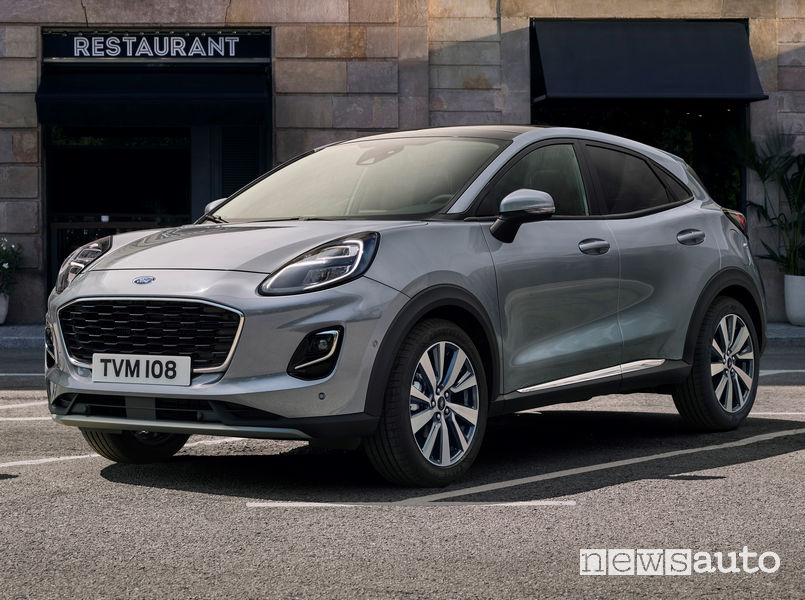 Nuovo frontale con dettagli cromati sulla Ford Puma Titanium X
