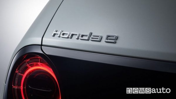 Honda e, i prezzi della nuova citycar elettrica con 220 km di autonomia