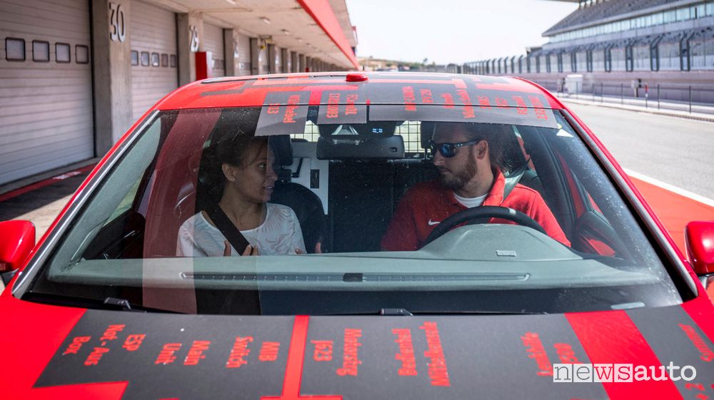 Guida autonoma in pista, test Volkswagen a Portimao