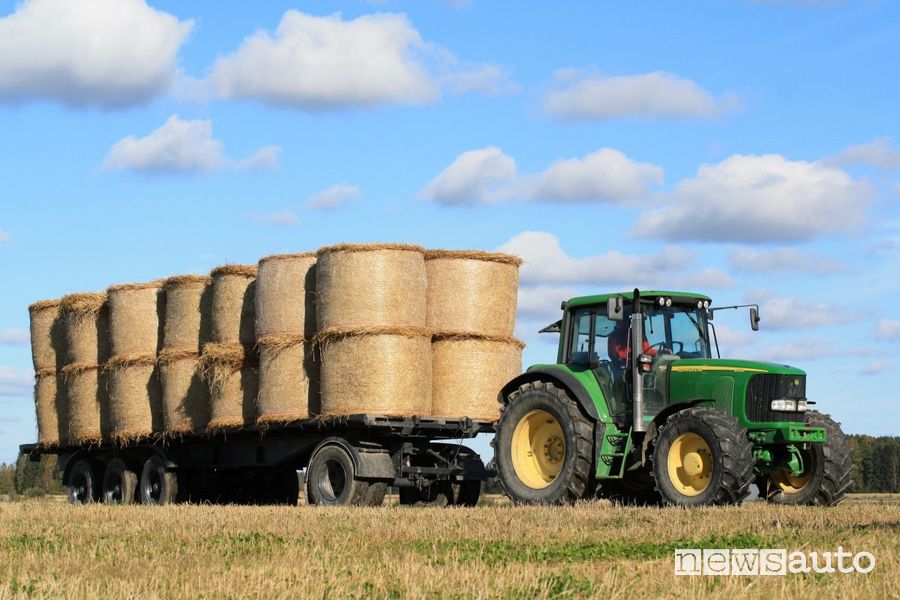 trattore alimentato da gasolio agricolo